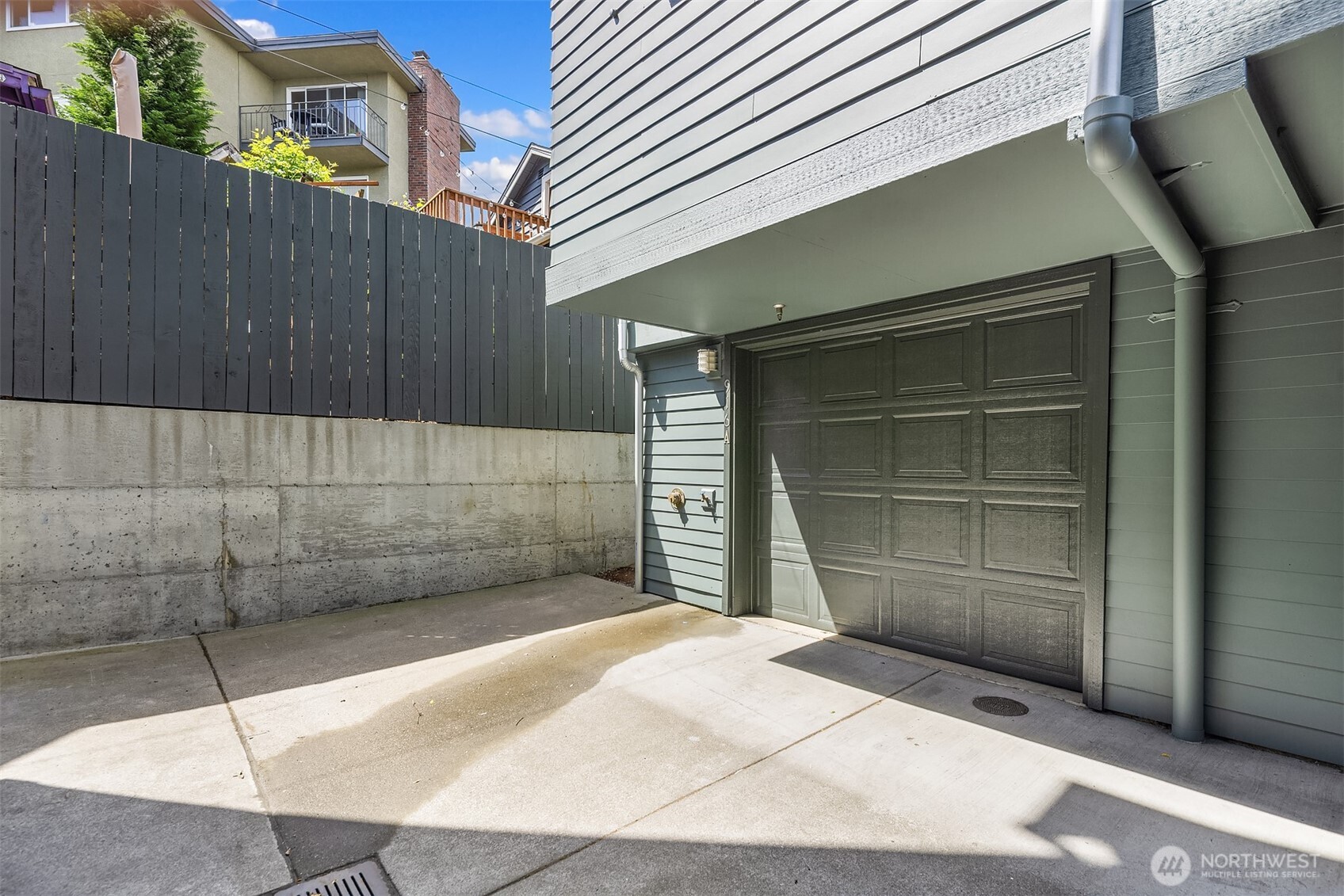 916 North 73rd Street, Unit A Seattle, WA 98103 - Photo 24 of 34