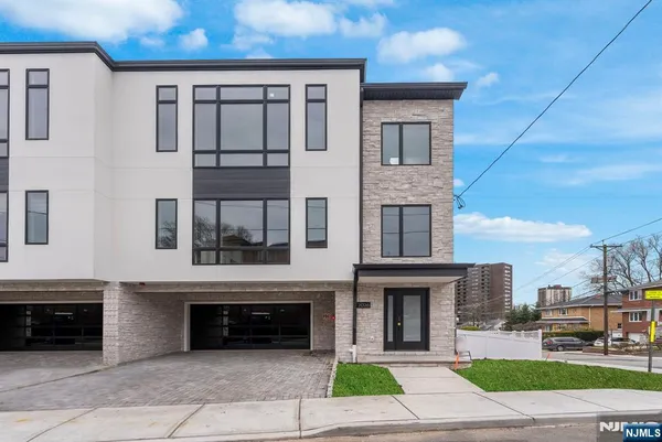 $1,599,999 | 2026 Marguerite Street, Unit RIGHT, Fort Lee, NJ 07024