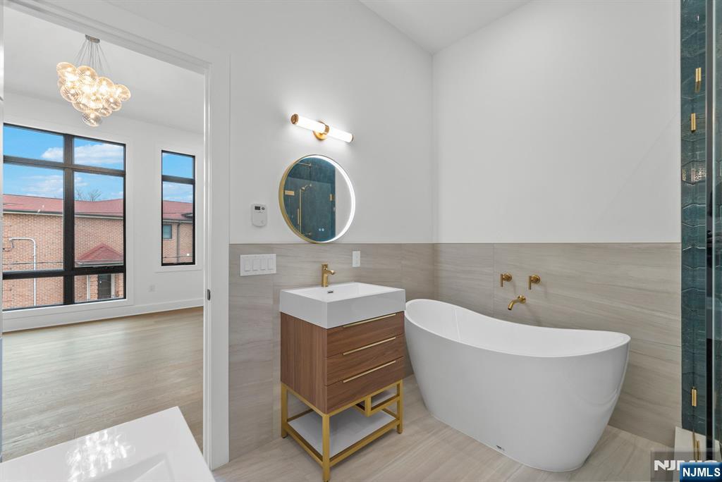 2026 Marguerite Street, Unit RIGHT Fort Lee, NJ 07024 - Photo 17 of 30