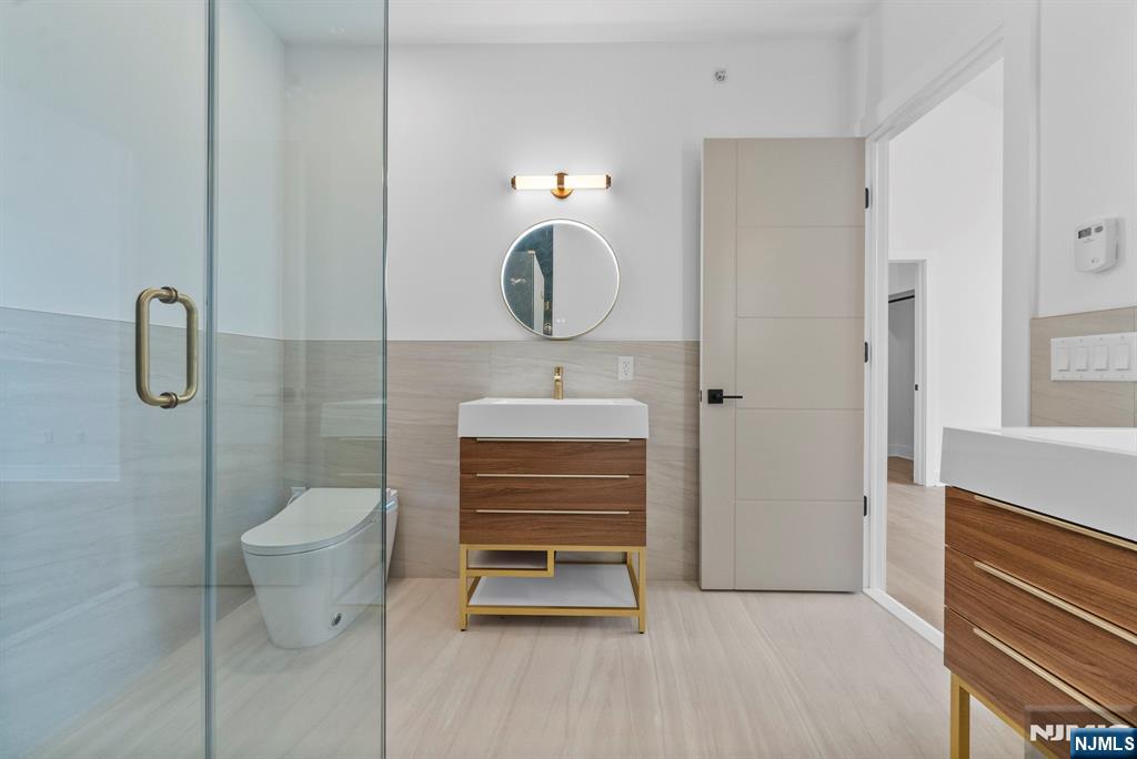 2026 Marguerite Street, Unit RIGHT Fort Lee, NJ 07024 - Photo 19 of 30