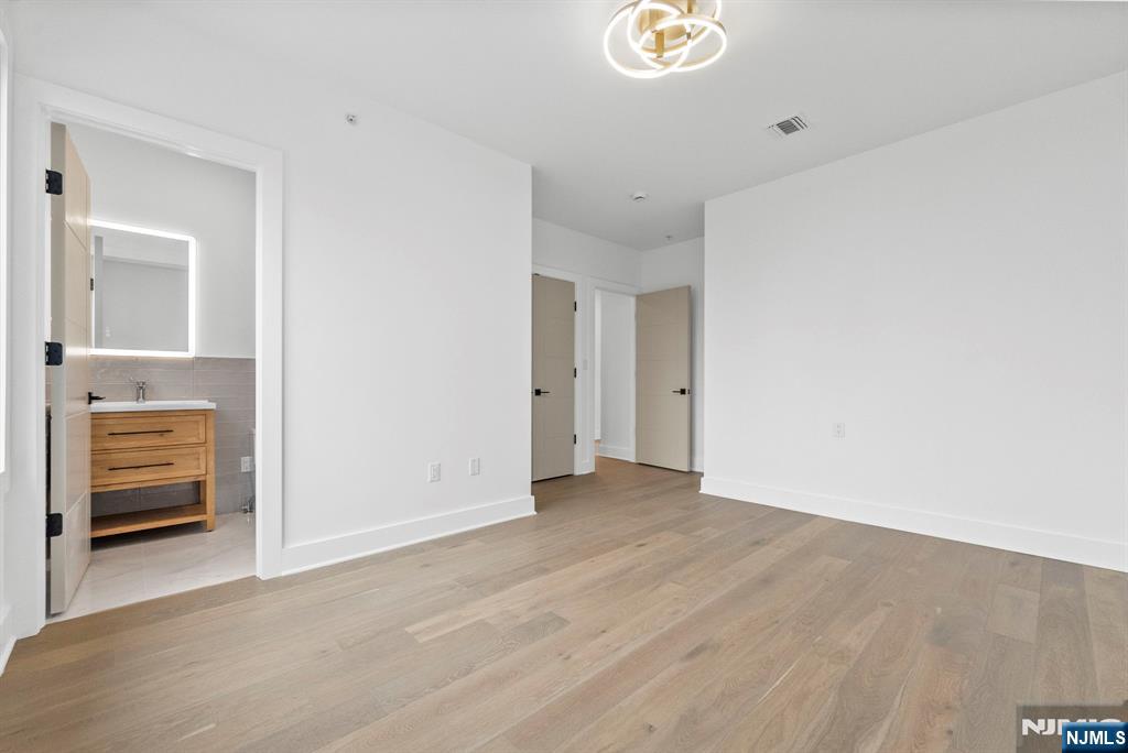 2026 Marguerite Street, Unit RIGHT Fort Lee, NJ 07024 - Photo 20 of 30