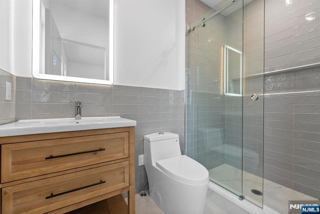 2026 Marguerite Street, Unit RIGHT Fort Lee, NJ 07024 - Photo 21 of 30