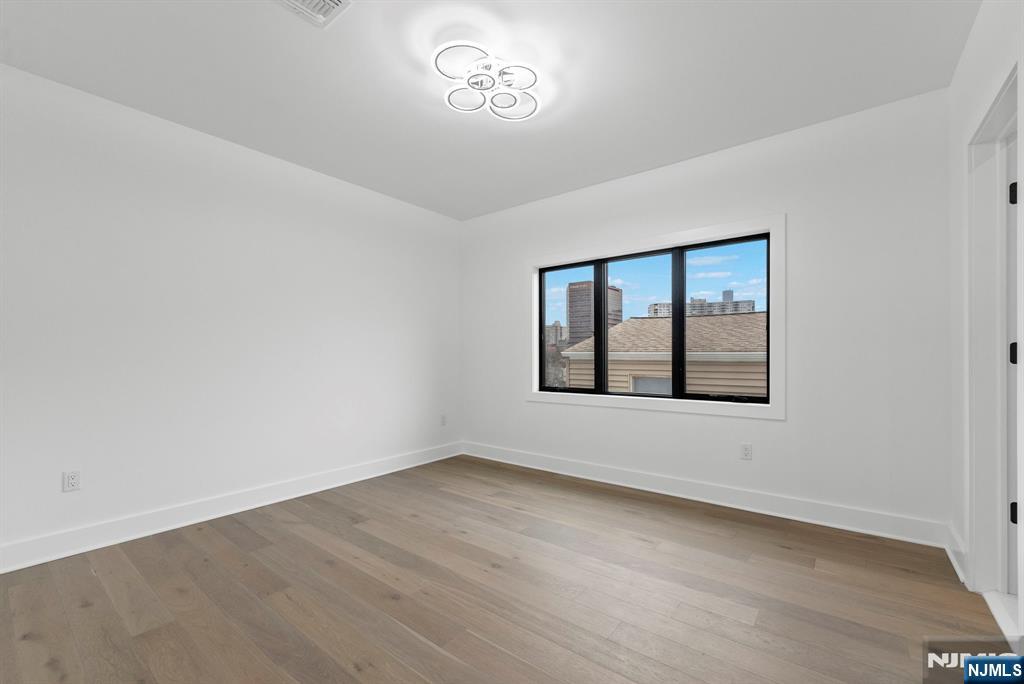 2026 Marguerite Street, Unit RIGHT Fort Lee, NJ 07024 - Photo 22 of 30