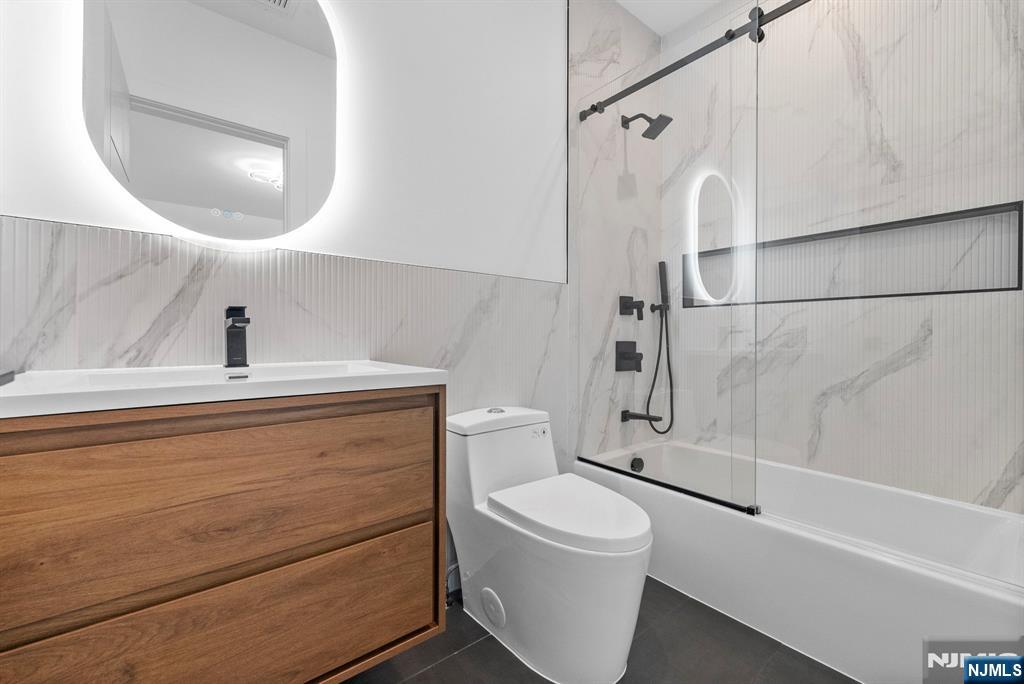 2026 Marguerite Street, Unit RIGHT Fort Lee, NJ 07024 - Photo 23 of 30