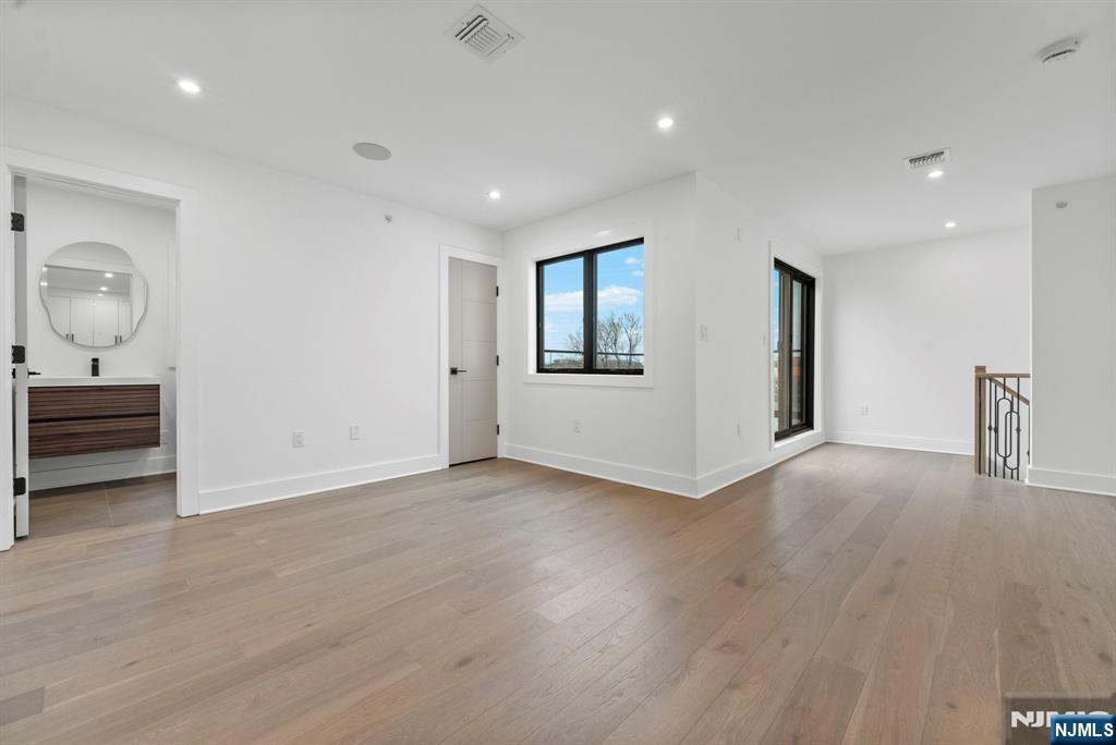 2026 Marguerite Street, Unit RIGHT Fort Lee, NJ 07024 - Photo 24 of 30