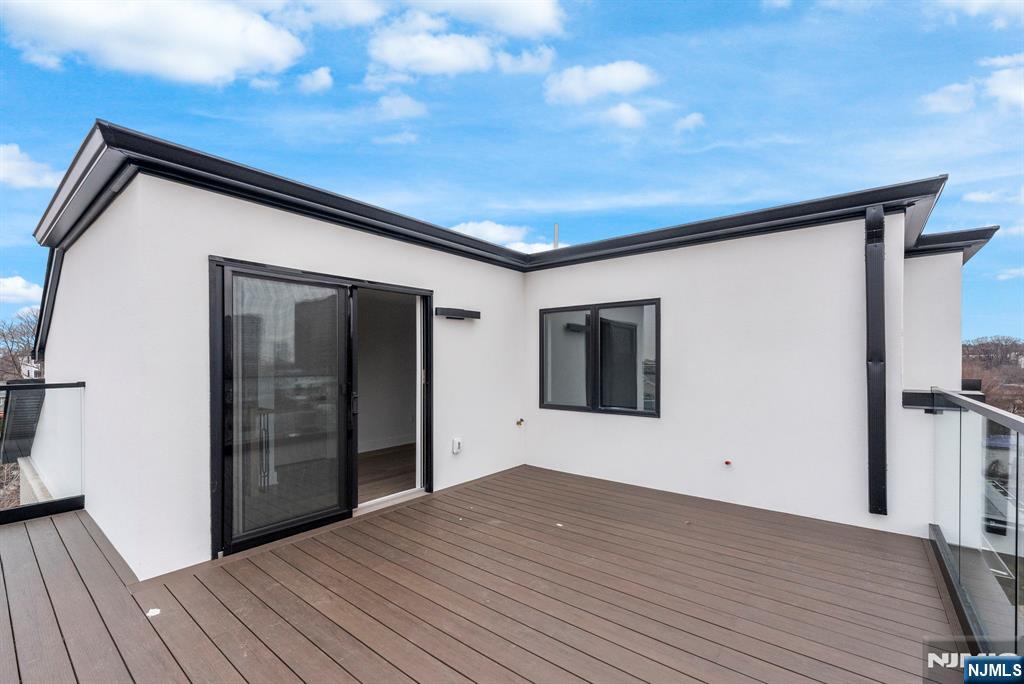 2026 Marguerite Street, Unit RIGHT Fort Lee, NJ 07024 - Photo 26 of 30