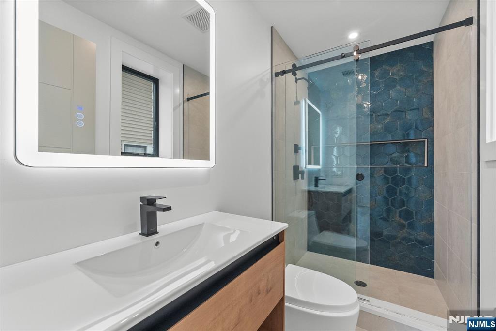 2026 Marguerite Street, Unit RIGHT Fort Lee, NJ 07024 - Photo 29 of 30