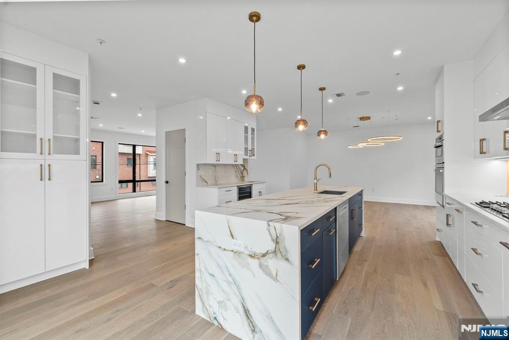 2026 Marguerite Street, Unit RIGHT Fort Lee, NJ 07024 - Photo 5 of 30