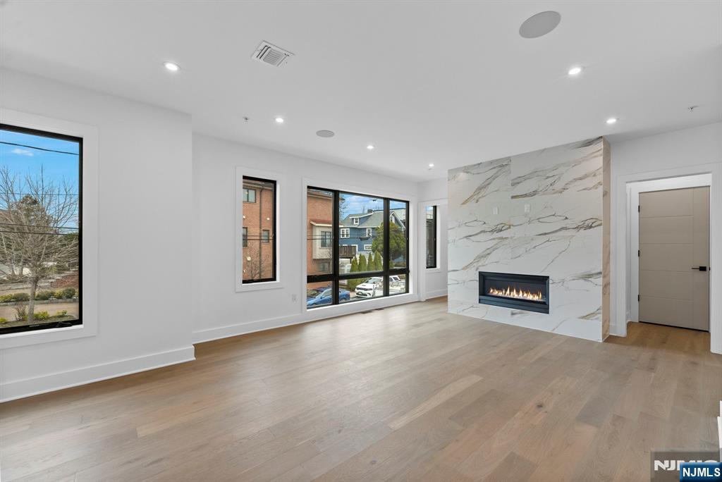 2026 Marguerite Street, Unit RIGHT Fort Lee, NJ 07024 - Photo 7 of 30