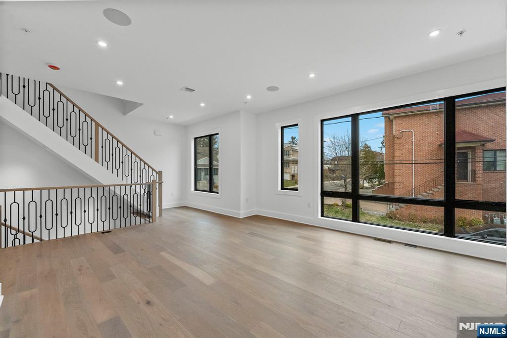 2026 Marguerite Street, Unit RIGHT Fort Lee, NJ 07024 - Photo 9 of 30