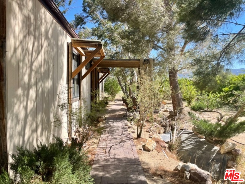 49750 3 Points Road Lancaster, CA 93536 - Photo 3 of 54