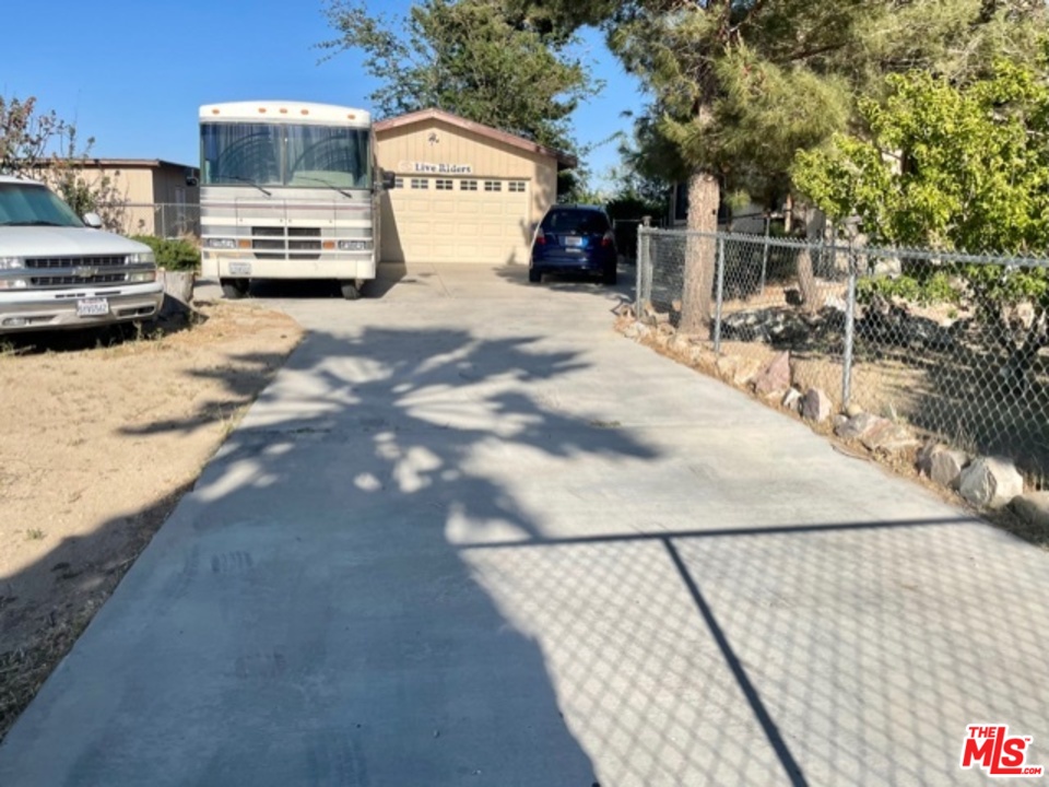 49750 3 Points Road Lancaster, CA 93536 - Photo 6 of 54