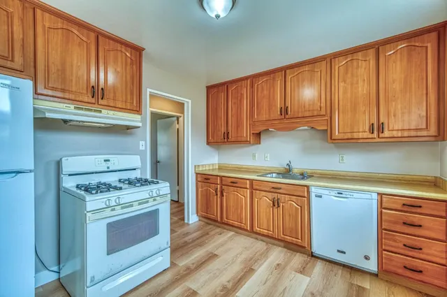 $1,098,000 | 820 Linda Mar Boulevard, Pacifica, CA 94044