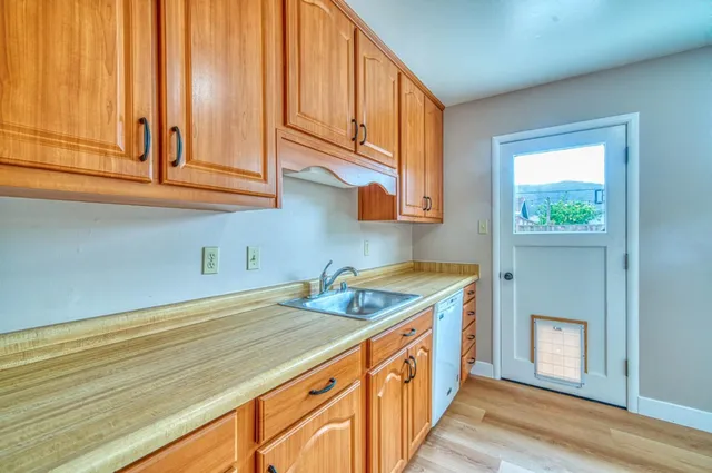 $1,098,000 | 820 Linda Mar Boulevard, Pacifica, CA 94044