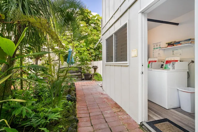 $593,000 | 75-6124 Alii Drive, Unit 204, Kailua-Kona, HI 96740