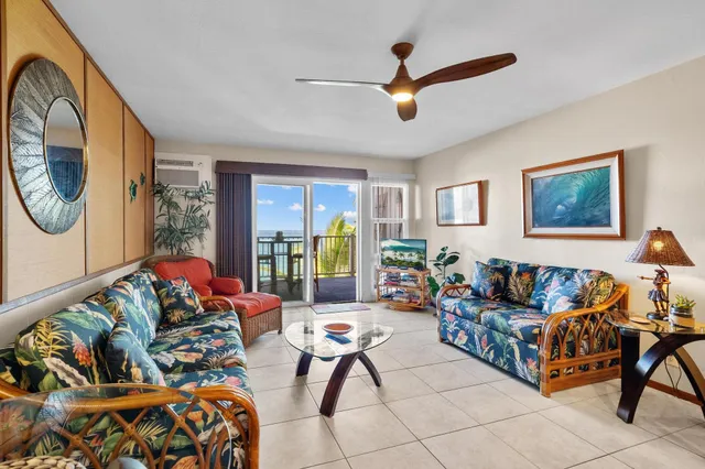 $593,000 | 75-6124 Alii Drive, Unit 204, Kailua-Kona, HI 96740