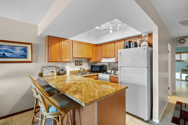 $593,000 | 75-6124 Alii Drive, Unit 204, Kailua-Kona, HI 96740