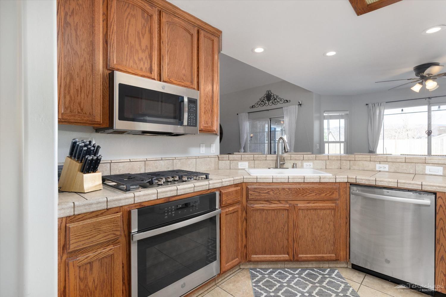 27941 Rustler Avenue Tehachapi, CA 93561 - Photo 13 of 34 Gallery Image 13