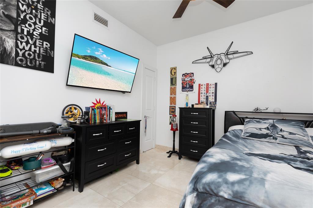 315 Northeast 3rd Avenue, Unit 1808 Fort Lauderdale, FL 33301 - Photo 17 of 28