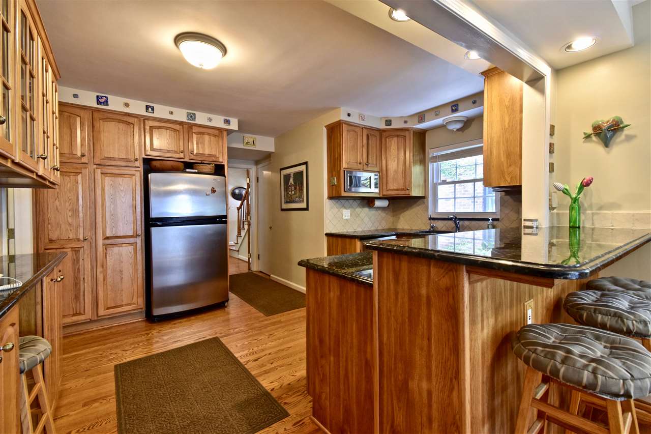 1805 Broadstone Road Grosse Pointe, MI 48236 - Photo 6 of 34 50017004-5.JPG