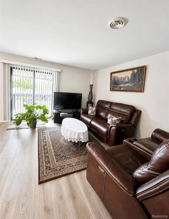 29838 Utica Road, Unit 25 Roseville, MI 48066 - Photo 3 of 15