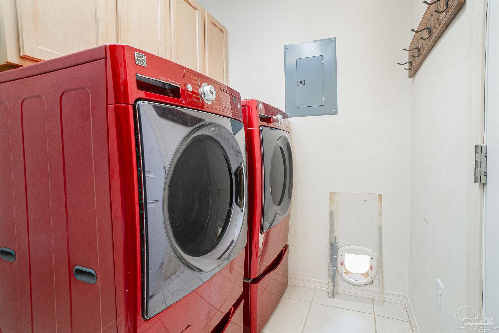 1860 Sparrow Lane Navarre, FL 32566 - Photo 26 of 43 a utility room with dryer and washer