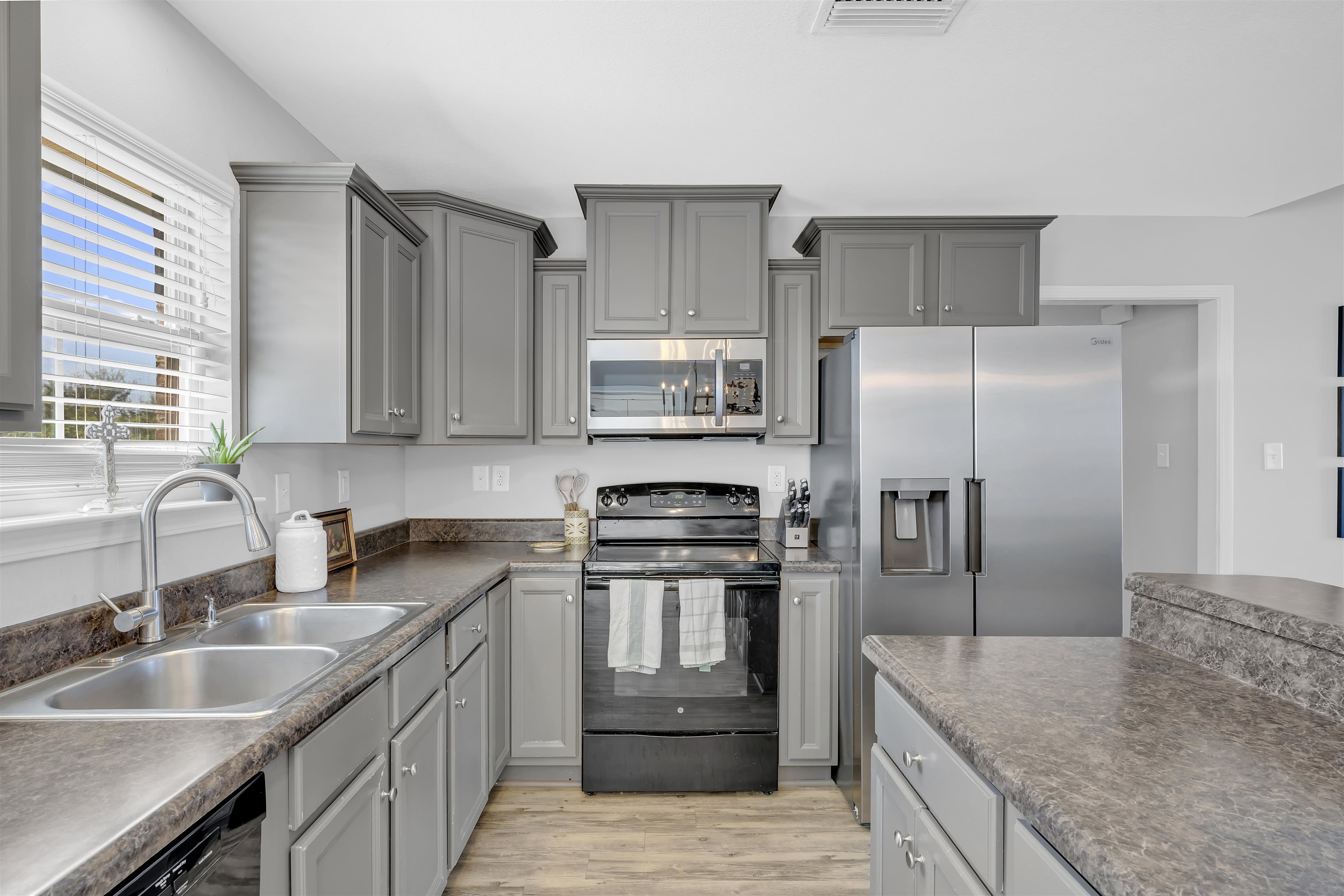 15570 Medway Court Foley, AL 36535 - Photo 7 of 25 Kitchen