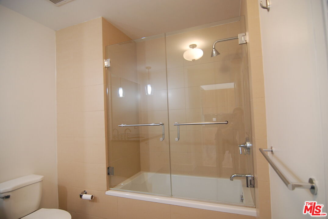 460 South Spring Street, Unit 608 Los Angeles, CA 90013 - Photo 14 of 31 a bathroom with a shower a toilet and a shower