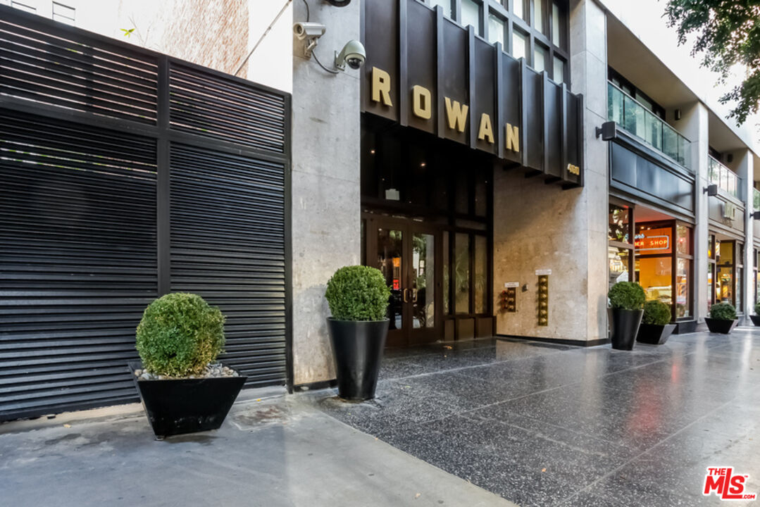 460 South Spring Street, Unit 608 Los Angeles, CA 90013 - Photo 22 of 31 a view of a path along with potted plants