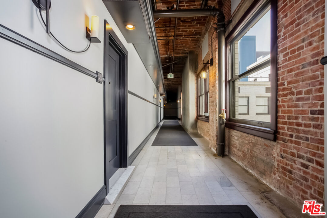 460 South Spring Street, Unit 608 Los Angeles, CA 90013 - Photo 24 of 31 a view of a balcony