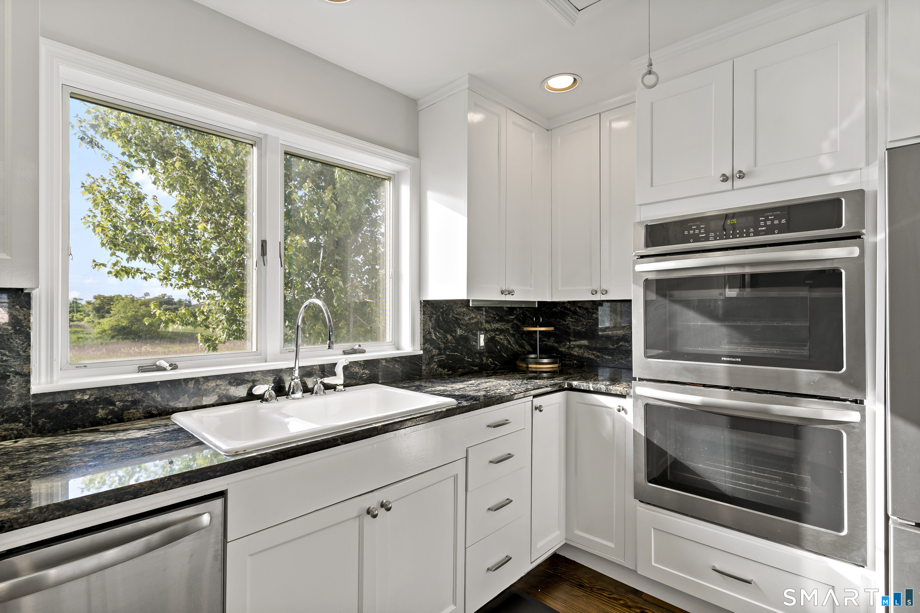 1016 Fairfield Beach Road Fairfield, CT 06824 - Photo 19 of 21