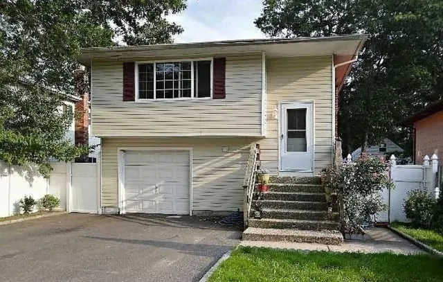 $3,200 | 40 4th Street, Unit 1, Ronkonkoma, NY 11779