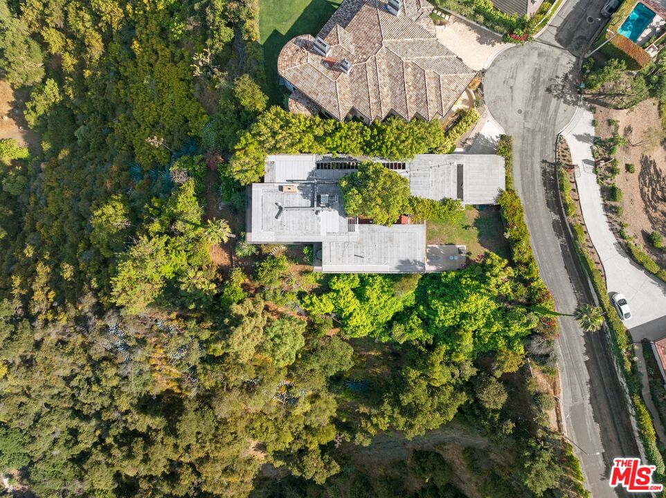1298 Stradella Road Los Angeles, CA 90077 - Photo 21 of 23 Gallery Image 21