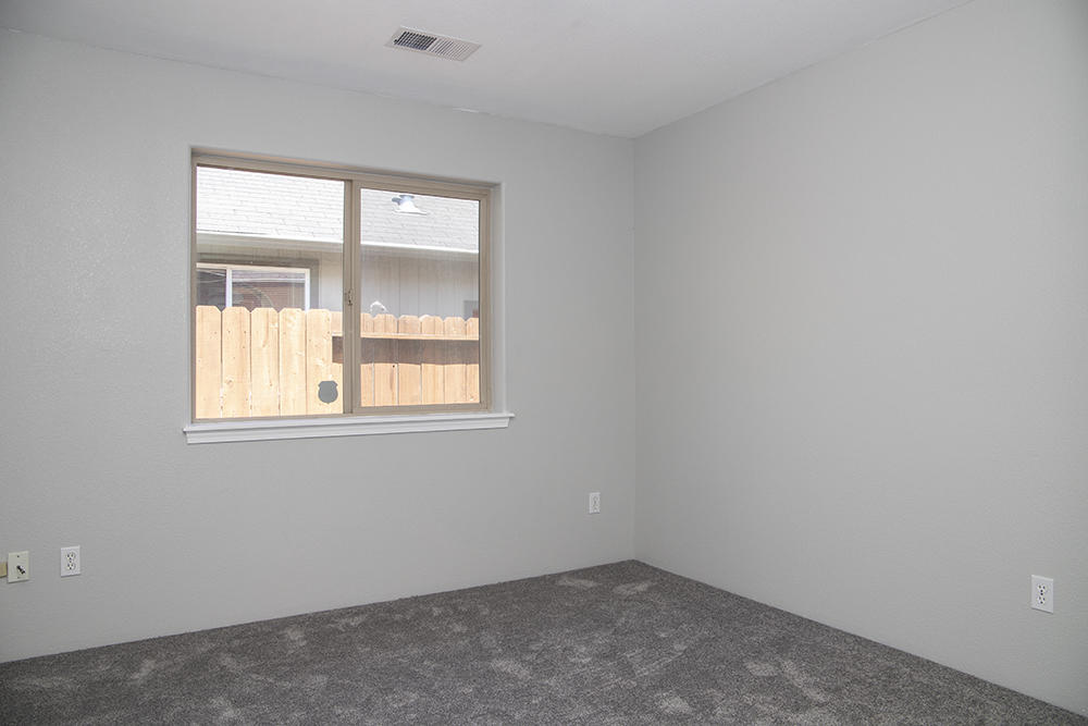 1236 Rockingham Place Grants Pass, OR 97527 - Photo 10 of 19 10