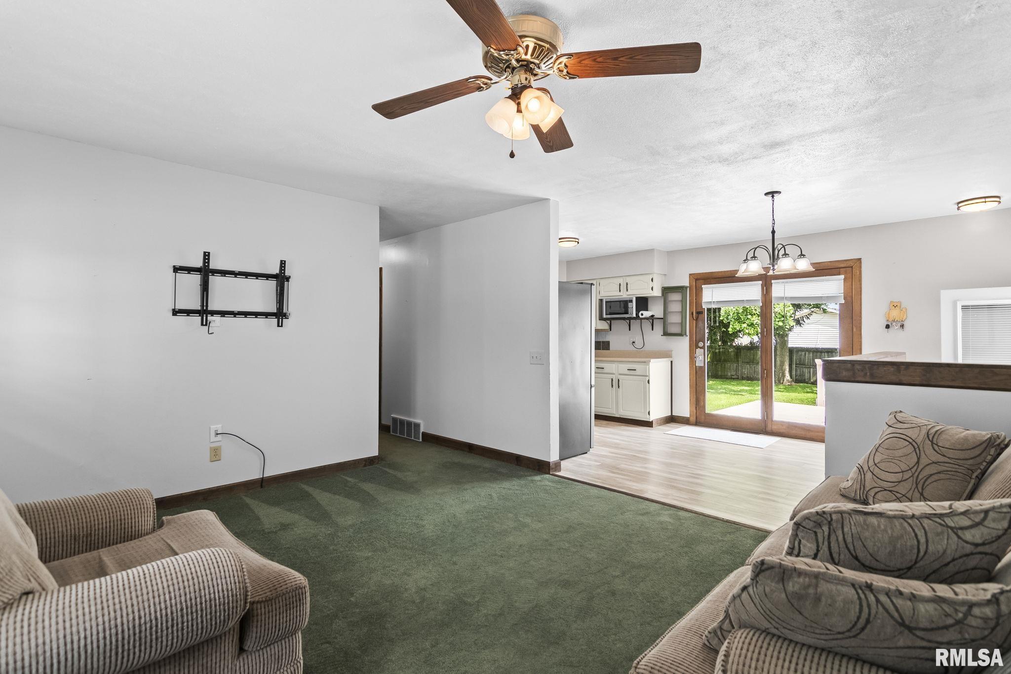 3025 East Griffiths Avenue Springfield, IL 62702 - Photo 11 of 34