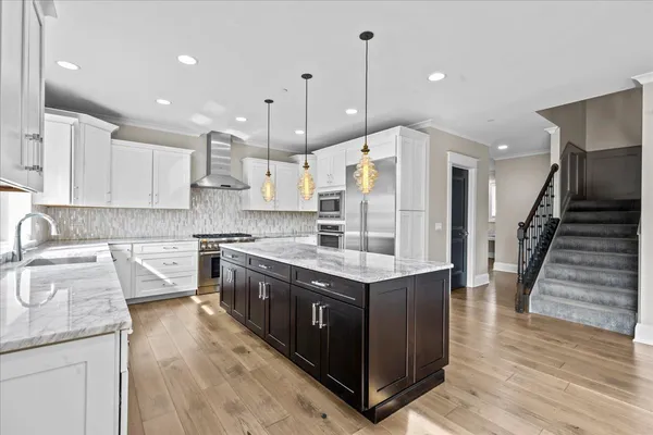 $1,795,000 | 25 Clay Court, Lake Bluff, IL 60044