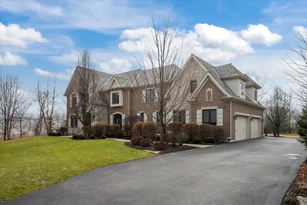 $1,795,000 | 25 Clay Court, Lake Bluff, IL 60044