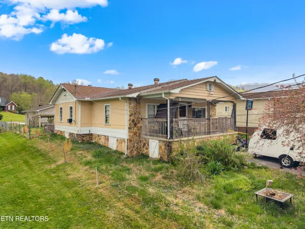 $94,900 | 555 Poplar Avenue, Jellico, TN 37762