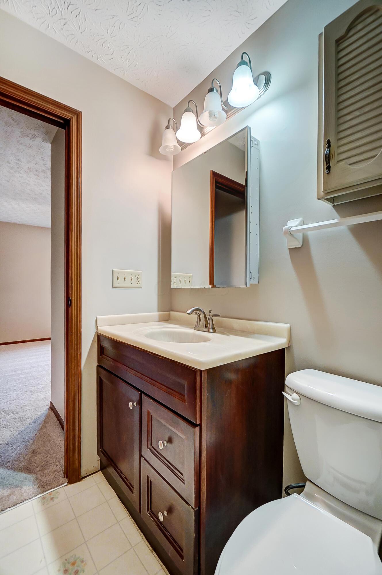 91 Lawrence Road Westerville, OH 43081 - Photo 23 of 50 027