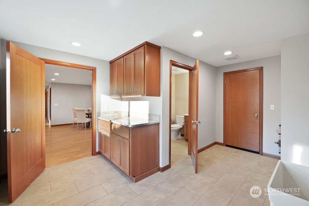 16303 Roosevelt Road Snohomish, WA 98290 - Photo 22 of 36 a view of a livingroom with bathroom