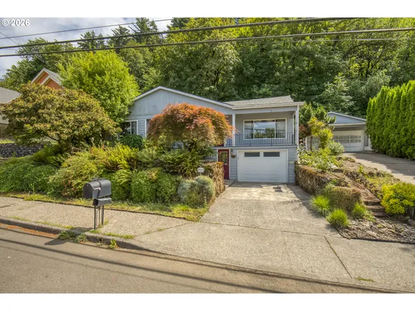 $399,500 | 10516 Southeast Clinton Street, Portland, OR 97266