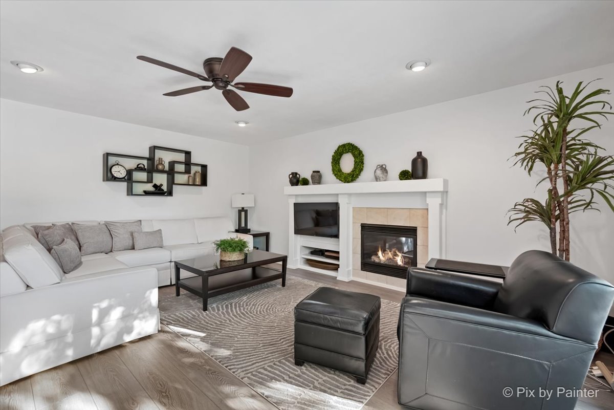 712 Aztec Drive Carol Stream, IL 60188 - Photo 14 of 40 a living room with furniture and a fireplace
