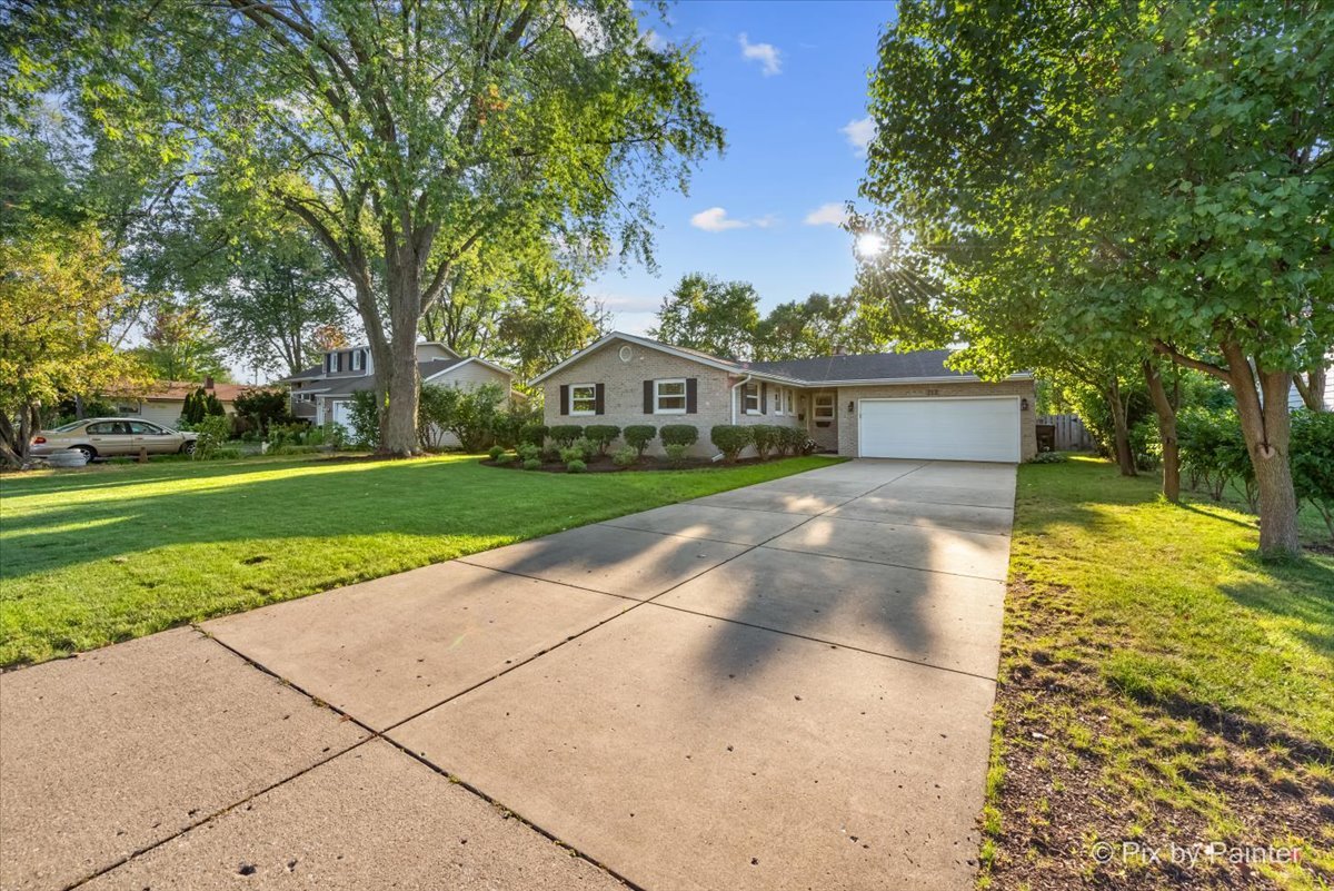 712 Aztec Drive Carol Stream, IL 60188 - Photo 23 of 40 a front view of a house with yard and green space