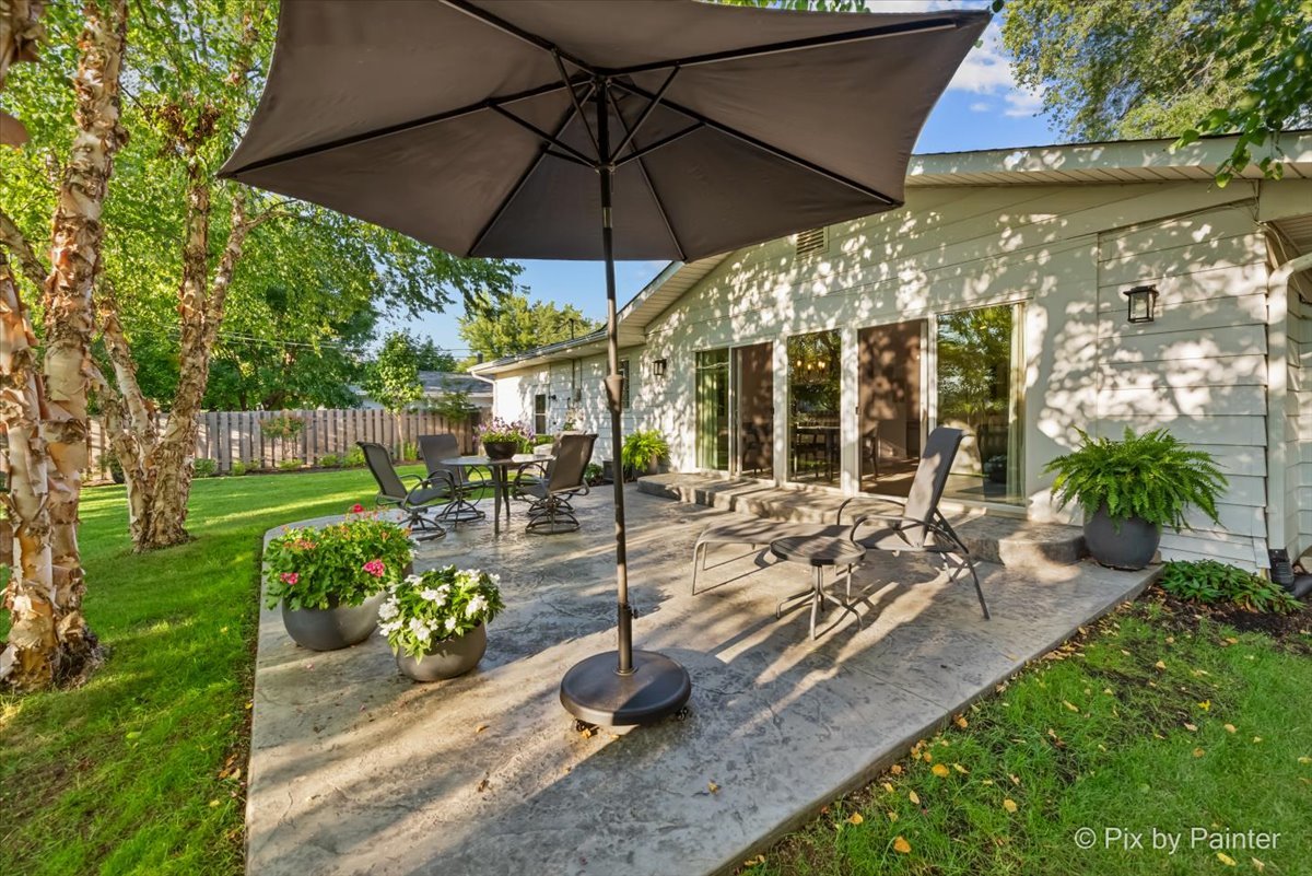 712 Aztec Drive Carol Stream, IL 60188 - Photo 3 of 40 a view of a patio with table and chairs under an umbrella
