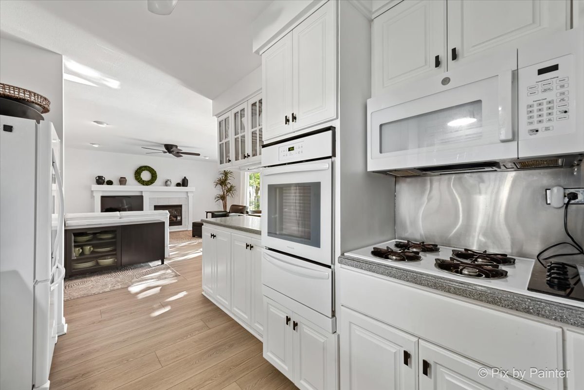 712 Aztec Drive Carol Stream, IL 60188 - Photo 8 of 40 a kitchen with stainless steel appliances a stove a sink and a refrigerator