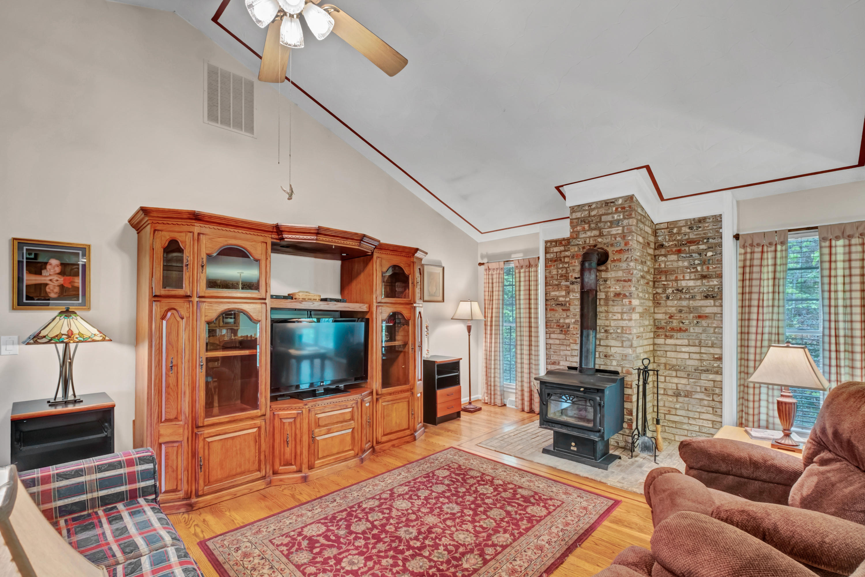 579 Bearcamp Road Louisville, KY 40272 - Photo 9 of 38 15-579 Bearcamp-114