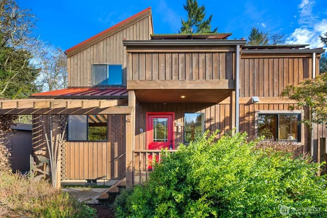 $1,088,000 | 23208 107th Avenue Southwest, Vashon, WA 98070