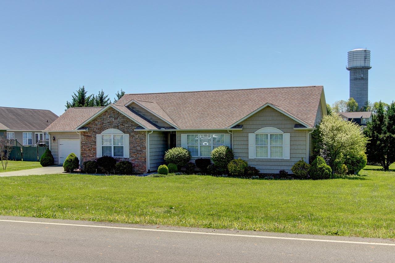 1359 Hodges Bend Road Sevierville, TN 37876 - Photo 1 of 26 01