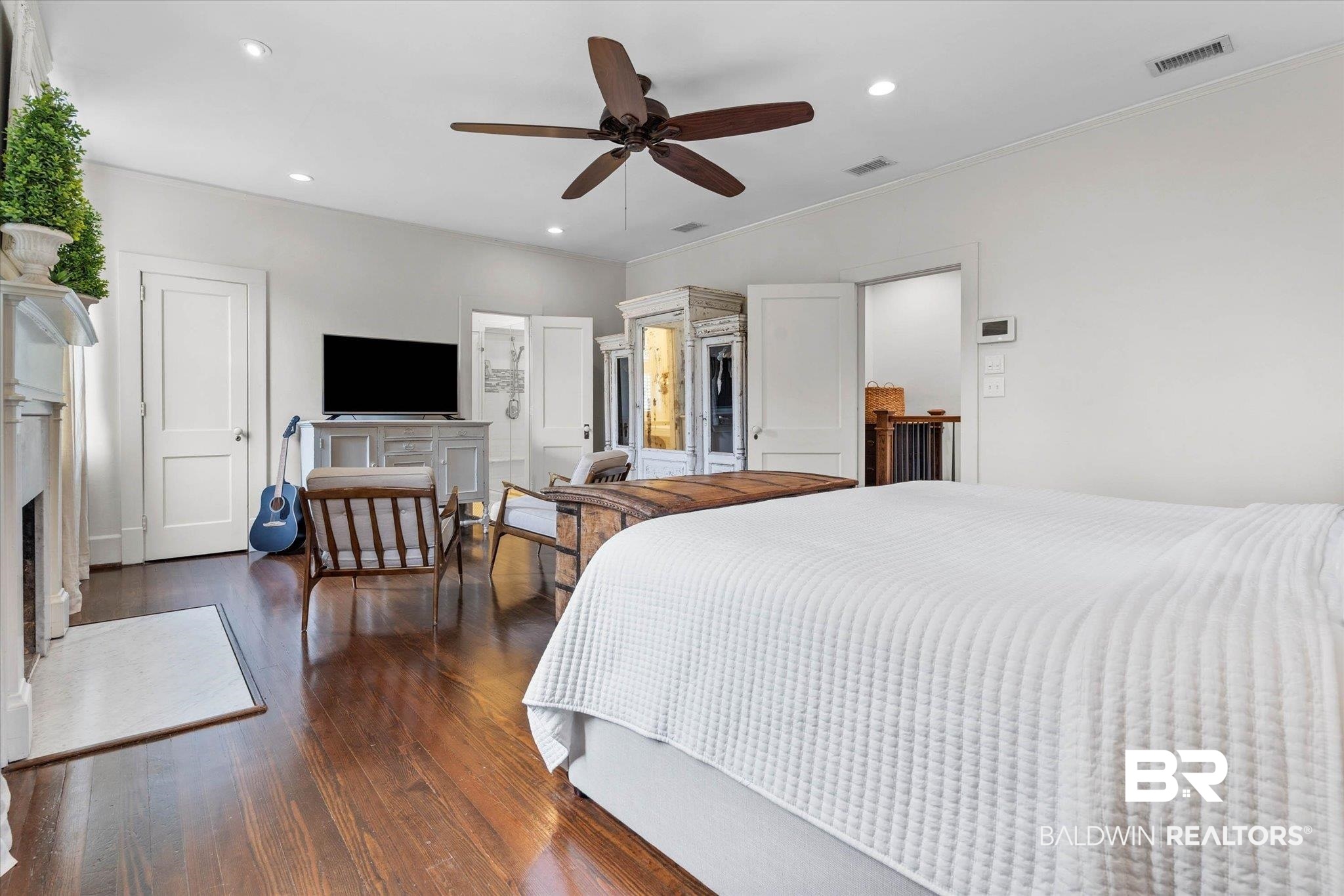 3863 Old Shell Road Mobile, AL 36608 - Photo 22 of 48 Hardwood flooring extending throughout, vaulted ceiling, recessed lighting, and a ceiling fan