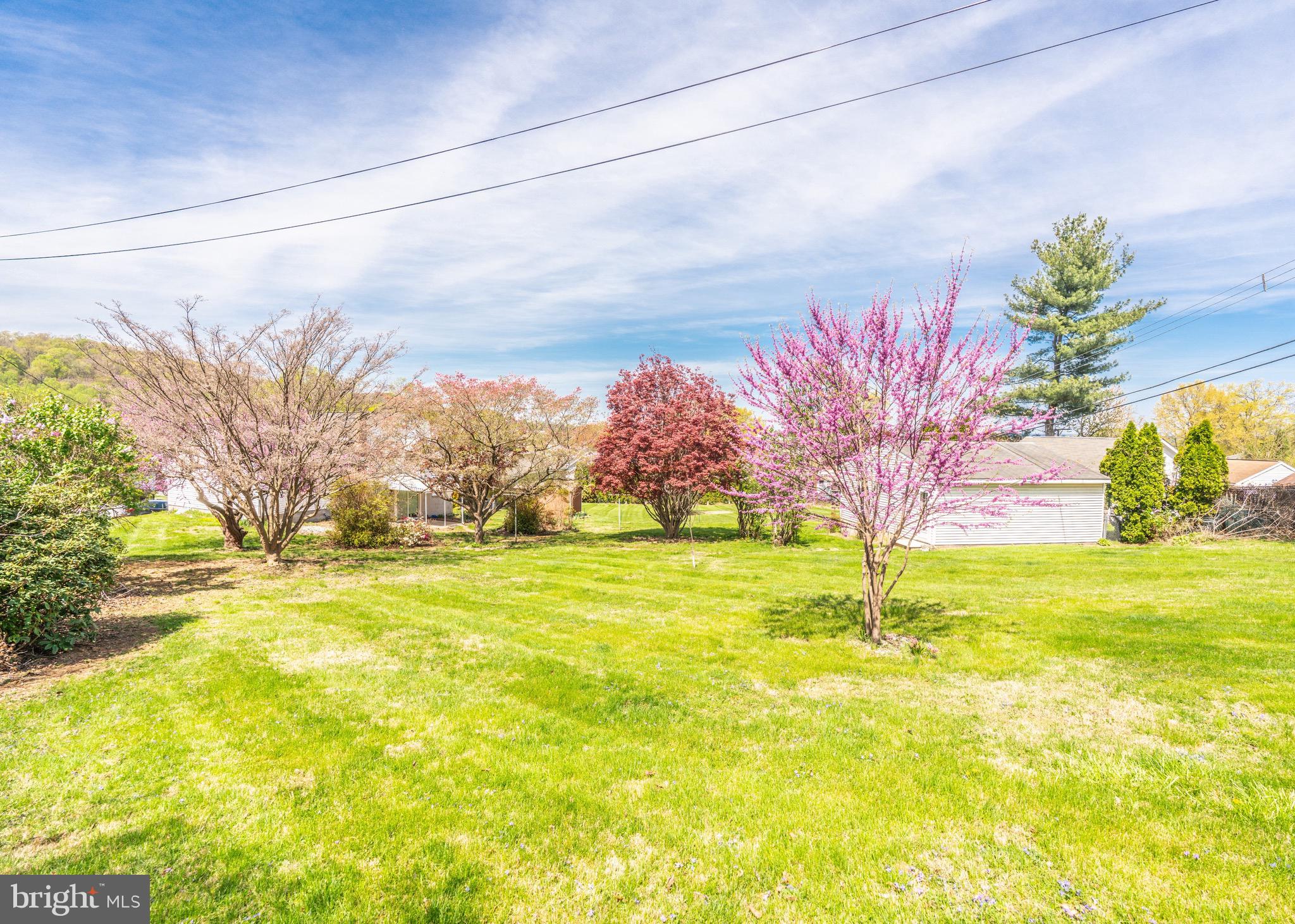 104 Rose Court Reading, PA 19607 - Photo 23 of 28 a bathroom with a swimming pool